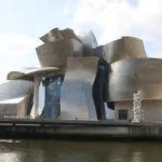 The Guggenheim Museum di Bilbao celebra il suo ventesimo anniversario con i cittadini.