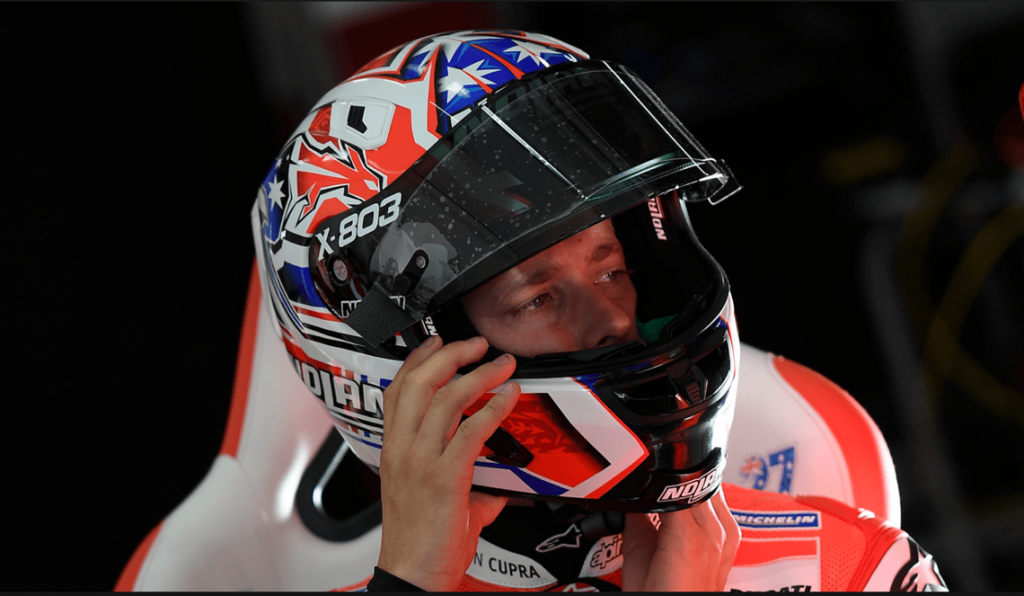 Il pilota Casey Stoner, campionato Moto GP, con casco Nolan