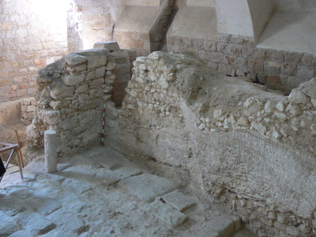 La casa del I secolo nel sito delle Suore di Nazareth. Foto per gentile concessione di Ken Dark, copyright KR Dark.