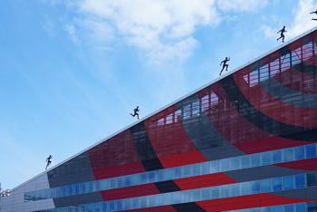 Il Milan si compra la sede da Vittoria Assicurazioni per 42 mln euro. Finanzia Unicredit