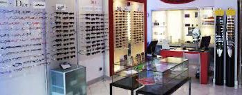 I negozi di ottica di Vision Group, controllati dal fondo Arcadia, si fondono con quelli di NetCity