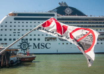 La città di Venezia promette di costruire un nuovo porto per navi da crociera giganti per farle uscire dal suo storico canale una volta per tutte