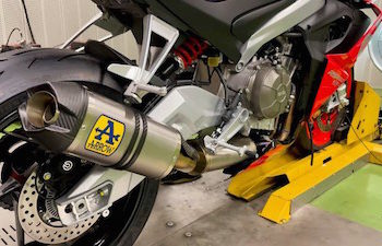 IPO Club e un club deal organizzato da Azimut al controllo degli scarichi per moto Arrow Special Parts