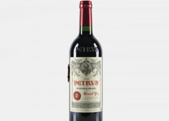Christie’s vende una bottiglia di vino che ha trascorso 14 mesi sulla Stazione Spaziale Internazionale. Il prezzo è fuori dal mondo