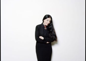 L’ultima installazione immersiva di Marina Abramović ti porterà in un viaggio attraverso la sua storia di vita