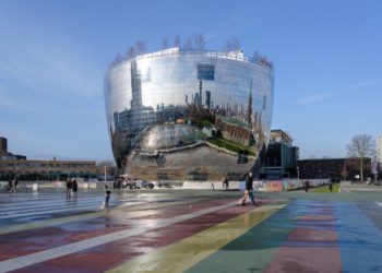 Questo museo olandese è il primo al mondo ad aprire il suo deposito al pubblico, mettendo in mostra l’intera collezione di 151.000 pezzi