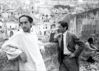 Pier Paolo Pasolini. Non mi lascio commuovere dalle fotografie. Gli scatti della mostra a Genova