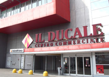 Kryalos vende due centri commerciali e incassa da Unicredit un prestito da 82 mln euro