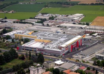 Con due centri commerciali in Lombardia e Molise via alla nuova sicaf di Pradera. Investe anche Crestline al debutto in Italia