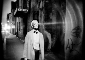 Michael Ackerman. Sagome fluttuanti