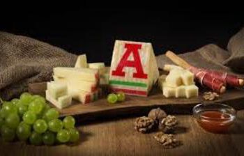 La storica azienda cremonese Auricchio compra la bergamasca 3B Latte e si rafforza nei formaggi freschi caprini e a base di latte di bufala