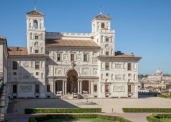 Orient-Express Mito, estetica, fantasia,  continua ad essere radicato nel nostro immaginario.