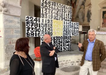 Il maestro Giorgio Piccaia con una mostra diffusa a Varese