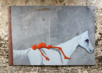 A Palazzo Clemente nel borgo di Castelbasso inaugura una mostra dedicata a Enzo Cucchi