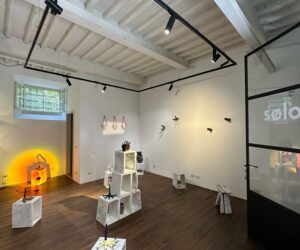 Sølo, l’incubatore di connessioni a Pietrasanta, ospita la Naomi Gilon Pop-up exhibition, realizzata dalla Candy Snake Gallery di Milano