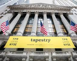 Tapestry acquisisce Capri, la holding di Versace e Michael Koors, per 8,5 mld di dollari. Al via un maxi polo del lusso da 12 mld di ricavi e 2 mld di utile