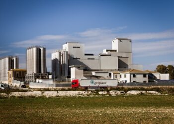 Agriplast, produttore di film plastici per l’agricoltura, incassa 8 mln euro da UniCredit con garanzia SACE