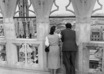 La mostra “Mario De Biasi e Milano. Edizione straordinaria” al Museo Diocesano del capoluogo meneghino fino al 21 gennaio 2024