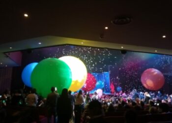 Lo “spettacolo della neve” del clown russo Slava, il migliore al mondo, allo Strehler di Milano fino al 14 gennaio