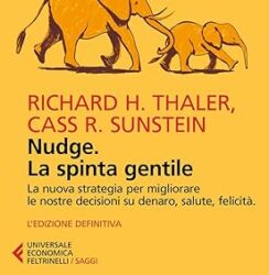 Nudge. La spinta gentile. La nuova strategia per migliorare le nostre decisioni su denaro, salute, felicità Copertina flessibile – 12 gennaio 2024