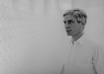 La prima antologica svizzera dedicata a Enrico Castellani