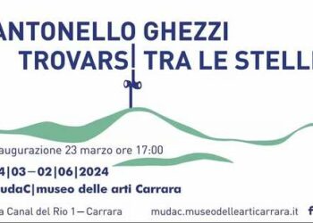 “Trovarsi tra le stelle”, quando lo sguardo dell’arte avvicina il mondo. Antonello Ghezzi fino al 2 giugno al mudaC di Carrara