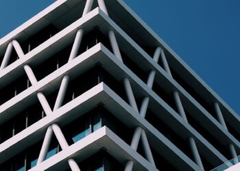 Sì alla composizione negoziata del Gruppo Fin Est Milano: ceduti venti immobili a Versilia spv (Centrotrenta Servicing) che coprirà i 9 mln dovuti a Banca di Asti