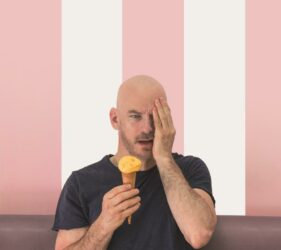 A teatro fra scomodi fantasmi e madri ingombranti