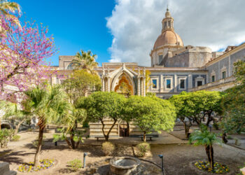 Il Monastero dei Benedettini a Catania, luogo aperto della città