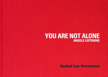 Il libro “You are not alone. Angels Listening” di Rachel Lee Hovnanian segue la mostra orgnizzata a Pietrasanta la scorsa primavera