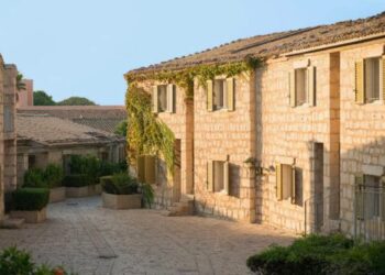 Arrow Global incassa finanziamento da UniCredit e Banco BPM per resort ex Club Med Kamarina di Ragusa