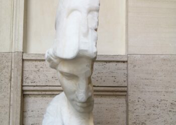 “Versus” di Massimiliano Pelletti, interprete della scultura classica, a Roma fino al 12 gennaio 2025