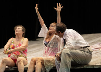 Affari di famiglia a teatro con “Cose che so essere vere”, messo in scena da Valerio Binasco, e “Il giardino dei ciliegi” diretto da Leonardo Lidi