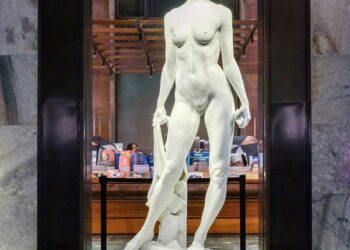 Alle Gallerie d’Italia di Napoli, in mostra fino al 26 ottobre la scultura in gesso “David” dell’artista Jago