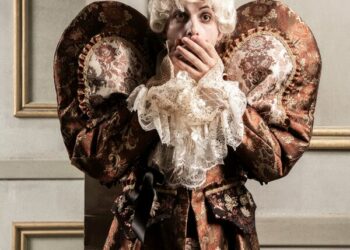 “Amadeus”, pièce di Peter Shaffer e film di Milos Forman, è in scena all’Elfo Puccini di Milano sino al 2 marzo