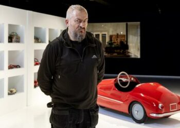 “C/ART. L’arte di giocare con l’automobile” è la personale di Robert Kuśmirowski. Al Mauto di Torino fino al 18 maggio