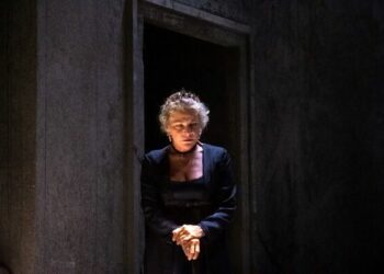 “Guerra e pace” di Lev Tolstoj in scena sino a domenica 23 febbraio al Teatro Argentina di Roma. La tournée nella prossima stagione