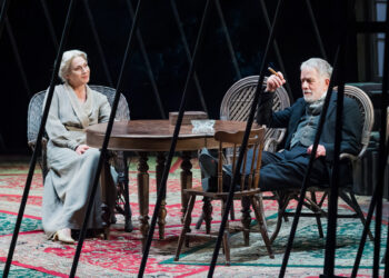 Gabriele Lavia, regista e protagonista di “Lungo viaggio verso la notte” con accanto Federica Di Martino, è in scena al Teatro Fraschini di Pavia sino a domenica 13 aprile