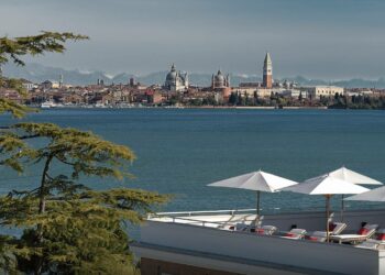 Aaereal Bank in procinto di vendere per circa 140 mln a Ksl Capital la struttura che ospita JW Merriott Venice, sull’Isola delle Rose a Venezia