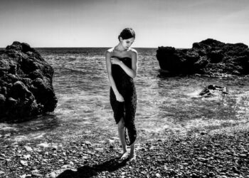 “Thea Maris-Ritorno all’Origine”, le risonanze del mare tra infinito e abisso di Anna Caterina Masotti. A Maratea dal 27 giugno al 27 agosto