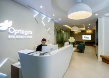 EssilorLuxottica rileva il 100% di Optegra dal private equity londinese MidEuropa