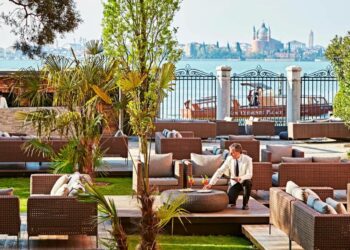 Mandarin Oriental Hotel Group acquisisce la gestione del San Clemente  Palace Hotel di Venezia, finora di Kempinski Hotels