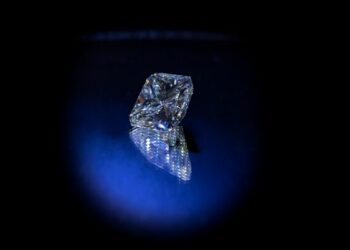 Affide: 26,7 mln euro di vendite in asta e 84,2 mln in nuovi prestiti nel primo semestre 2025. Top lot un diamante da 25 carati, aggiudicato a 156.250  euro