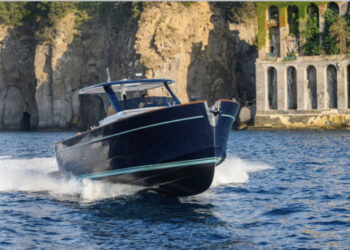 Riello Investimenri sgr acquista il 60% di Apreamare Yachts, che ha reinterpretato il gozzo sorrentino in chiave moderna