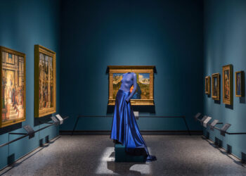 La Pinacoteca di Brera ospita fino all’11 gennaio 2026 l’esposizione-tributo “Giorgio Armani. Milano, per amore”