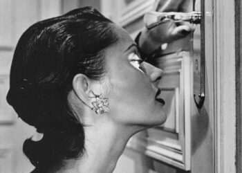 La grande fotografia d’autore torna protagonista dell’offerta espositiva in provincia di Cuneo con “Intrecci ” di Helmut Newton e “La moda, la vita” di Ferdinando Scianna