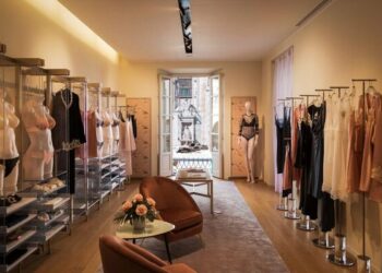 La Perla passa ufficialmente a Peter Kern. Tornati al lavoro i dipendenti del sito produttivo di Bologna