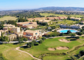 Un fondo gestito da Sagitta sgr, parte di Arrow Global, compra il Donnafugata Golf Resort & Spa e punta sul turismo di lusso in Sicilia