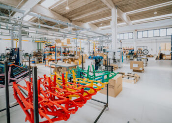 Velo-CE acquisisce il marchio Van Nicholas da Accell e punta sul segmento premium delle biciclette in titanio