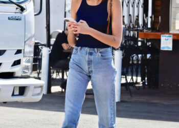 Kaia Gerber, figlia della modella Cindy Crawford, investe in RE/DONE (Style Capital). E’ anche partner creativa e membro del consiglio consultivo